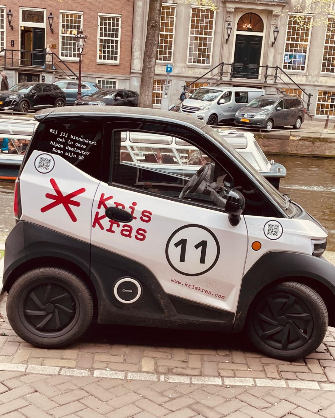 Kris-Kras auto bij Water